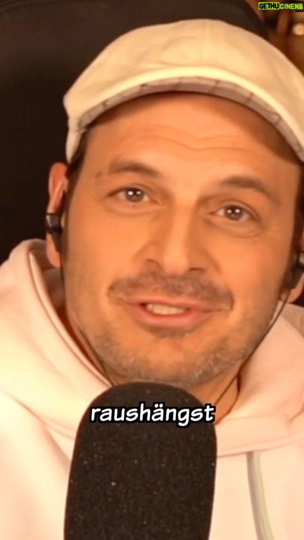 Kaya Yanar - 19.8K Likes - Nackt im Auto.