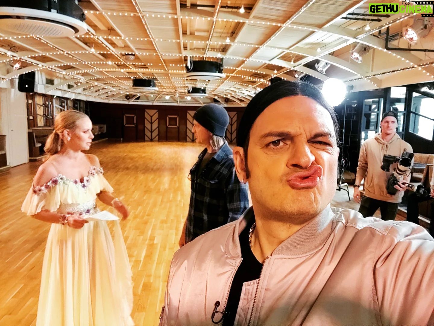 Kaya Yanar - 6.6K Likes - Gleich machen wir einen Quick...step.