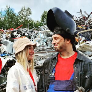 Kaya Yanar Instagram - Wir mussten unsere Szenen mehrmals drehen, weil @juliabeautx mich durch ihr lustiges Spiel immer aus der Fassung gebracht hat. Was für eine hübsche Frau mit einer tollen Ausstrahlung!