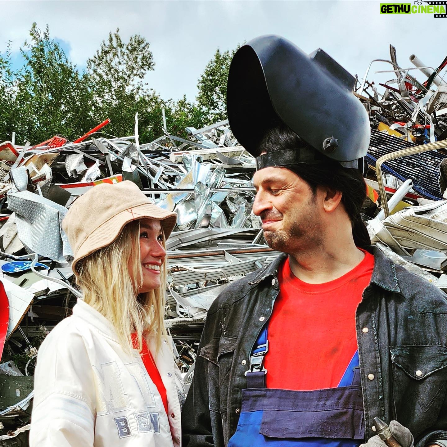 Kaya Yanar - 33.4K Likes - Wir mussten unsere Szenen mehrmals drehen, weil @juliabeautx mich durch ihr lustiges Spiel immer aus der Fassung gebracht hat. Was für eine hübsche Frau mit einer tollen Ausstrahlung!