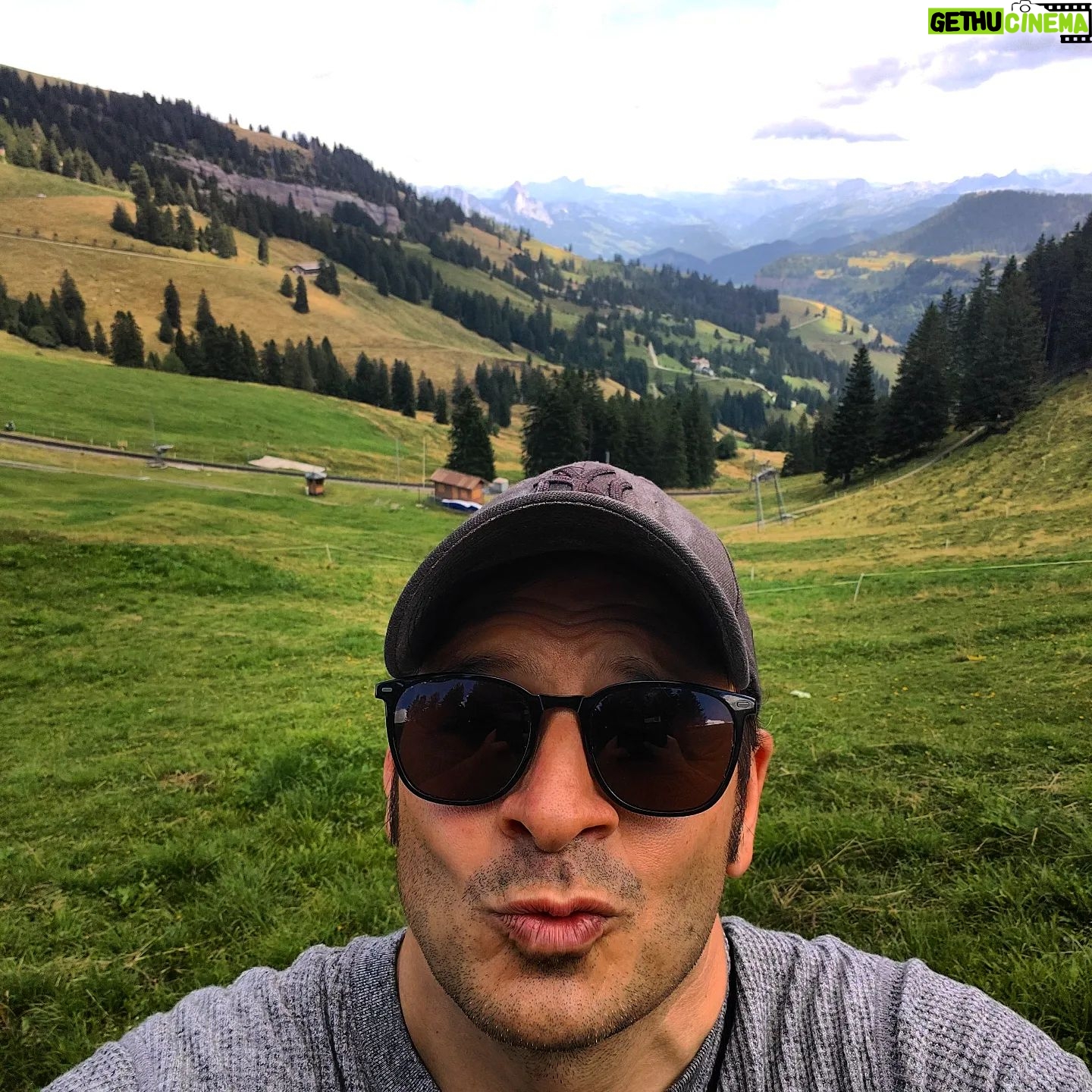 Kaya Yanar - 9.6K Likes - Happy Birthday, Schweiz! Man sieht dir die 731 Jahre nicht an, du geili Siechin.