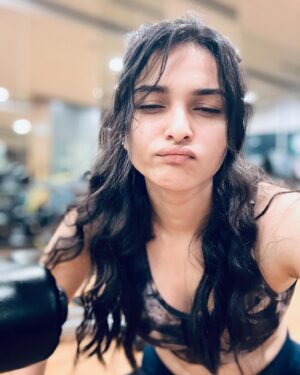 Kayadu Lohar Instagram - healthy routines 🖤 ✌🏻
