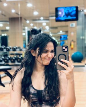 Kayadu Lohar Instagram - healthy routines 🖤 ✌🏻
