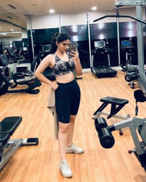 Kayadu Lohar Instagram - healthy routines 🖤 ✌🏻