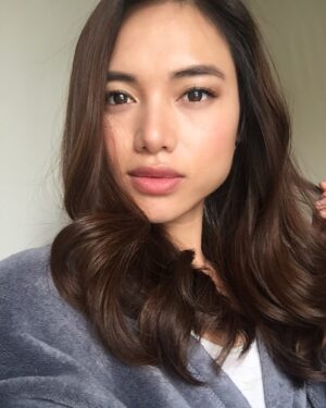 Kayli Tran Instagram - Missing my long hair… it just hits differently💋✨