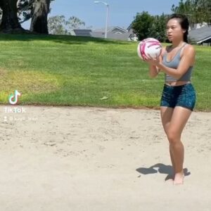 Kayli Tran Instagram - It’s the ow for me 🥲 lol 

#volleyball #sandvolleyball #beachvolleyball #sprainedankle