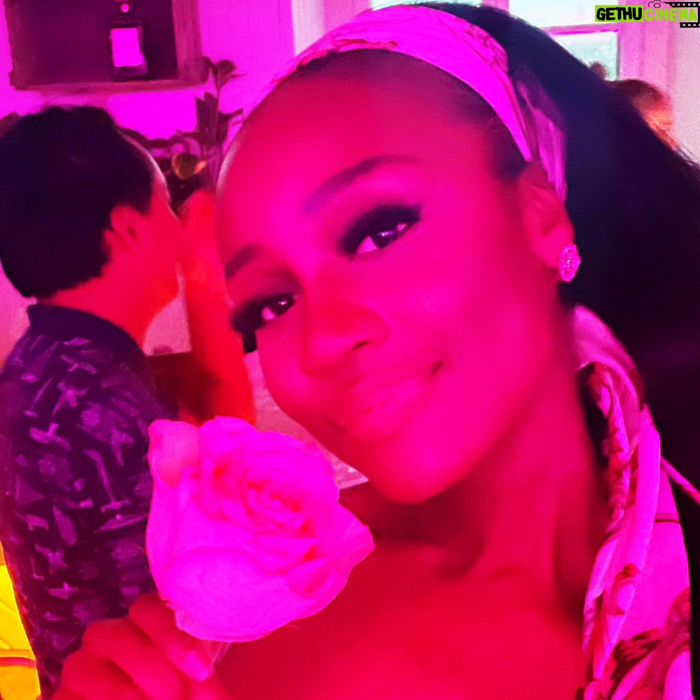 Kayshia Fils-Aimé - 3 Likes - 𝑻𝒓𝒂𝒈𝒊𝒄💋
♈️