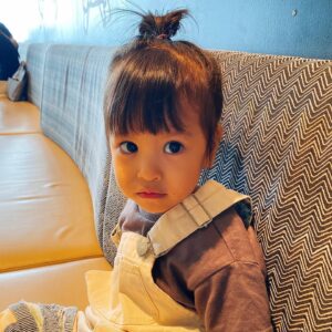 Kazisakku Instagram - はるといっしょにはるさんぽ☺︎
#食べてる時はおとなしい
#はるちゃん🕊
#魔の2歳児真っ只中 
#ヨメグラム