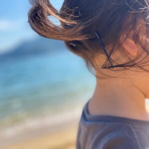 Kazisakku Instagram - おはる初めての海🏖
初めはドキドキしてたのか、じーーっと見つめていましたが、にぃにとねぇね達と貝殻を拾ったりカニを見つけたり🦀楽しそうでした☺︎
#おはる🕊
#はじめてがたくさん
#世界はおはるの知らないものがまだまだたくさんあるね☺︎
#夏休みの思い出
#ヨメグラム