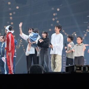 Kazisakku Instagram - 2023年も皆さんのおかげで信じられないほどたくさんの奇跡を頂いた1年でした✨
ヒカキンさんと大沢あかねさんと、まさかのカジサックファミリーが一緒にCMに出させていただいたり、せんこじがドラマに出させていただいたり、カンナがCuugalのイメージモデルに就任させていただいたり、カジサックファミリーで横浜スタジアムで始球式をさせていただいたりと信じられないほど素晴らしい体験をさせていただいています😭全て見てくださっている視聴者の方々、カジサックを支える現場スタッフの方々、編集チームの方々、吉本の方々のおかげです。本当にありがとうございました。

2024年も楽しい動画作りを追求するカジサックを微力ながらですが支えていけたらと思っておりますので、2024年もカジサックチャンネルをよろしくお願い致します🙇‍♀️

#カジサック
#ヨメサック