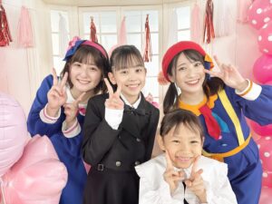 Kazisakku Instagram - 先日ボンボンアカデミーさんにカンナとせんちゃんが出演させていただきました🌸
卒園&入学のせんちゃんにぴったりのメドレーを歌って踊りました🌸
カジサックチャンネルの方では裏側に密着しています✨
そしてそしていちなるTVさんの方ではいっちーさんとなるさんにたくさん遊んでいただきました🥰是非是非ご覧ください✨

動画の合間もいっちーさんとなるさんがたくさん喋ってくださって、カンナとせんちゃんはとっても楽しい一日となりました✨

#クリスマスメドレーからの成長もお楽しみください☺︎
#ボンボンアカデミー
#いちなるtv さん
#ありがとうございました😊
#カジサック