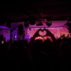 Kazu Makino Instagram - thank you…so much 😭you are too good(despite of all the technical problems we had last night ) new york under play was hardly under we were spilling over with everyone’s passion for music … i want to make music worthy of your affection🫶🫶🫶. #newyork  #music video by @office_party cannot wait to share the whole album