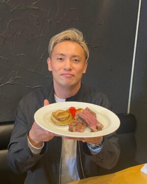 Kazuchika Okada Instagram - 安城にも幻の和牛があった。その名は安城和牛！！
このきれいな霜降りを見てください！
食べてみると非常にジューシー！
安城和牛はふるさと納税返礼品になっているから要チェック！
みんなも食べてください！
#安城市PRアンバサダー　#安城和牛