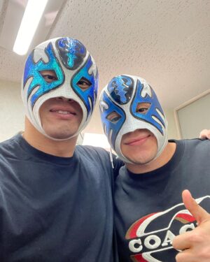 Kazuchika Okada Instagram - 2023年　上半期の思い出　その1
ファンタスティカマニアで会ったアトランティスJrと。
試合出てないけどマスクくれた。
ありがとう。