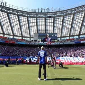 Kazuchika Okada Instagram - 今日は味スタにFC東京VS湘南ベルマーレの特別ゲストで参加させてもらいました！
去年は拍手→今年は歓声とブーイング笑
次はまたチャンピオンで！！！
また応援行きます！ありがとうございました！