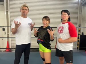 Kazuchika Okada Instagram - 今日21:00〜
日本テレビ
「行列のできる相談所」

フワちゃんプロレス2戦目に向けて指導しました！

フワちゃん今日の試合頑張って！！！
