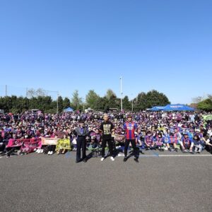 Kazuchika Okada Instagram - 今日は味スタにFC東京VS湘南ベルマーレの特別ゲストで参加させてもらいました！
去年は拍手→今年は歓声とブーイング笑
次はまたチャンピオンで！！！
また応援行きます！ありがとうございました！
