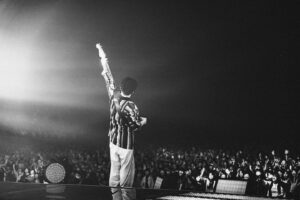 Kazuki Arai Instagram - 👑🐃

King Gnu Dome Tour THE GREATEST UNKNOWN

photo @nikku_ject
