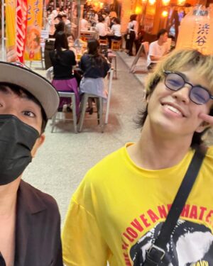 Kazuki Kitamura Instagram - このところ寒くなりましたね。少し前まで半袖だったのに。それにしても渋谷スクランブル交差点歩いたのって何年ぶりだろ？覚えてないくらいだ😨なので記念撮影！して初の渋谷横丁に軽く寄ってからの代々木体育館。楽しかったー👍#渋谷