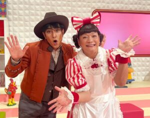 Kazuki Kitamura Instagram - 徹子の部屋に続き、慎吾ママの部屋に出演します！
NHK「ワルイコあつまれ」
3月9日土曜日10時〜10時30分
3月9日土曜日22時〜22時30分

慎吾くんと楽しい時間でした❗️

いやぁーSMAP好きの俺としてはたまらんかったなー👍