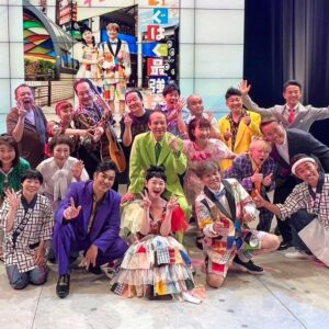 Kazuki Kitamura Instagram - 大阪人の夢の舞台
『吉本新喜劇』
未知やすえさんの還暦公演のゲストに
お招き頂きましたー❣️
最高に良い思い出です！

やすえさん還暦おめでとうございます🎂