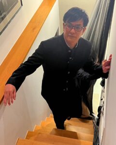 Kazuki Kitamura Instagram - 鶴瓶さんとの生配信。
いい衣装を用意してくれてたのに前日突然学ランが着ようと。
自分で知り合いの衣装さんに頼って何とか用意できた。うん、頑張った！
なのに衣装には何も触れられず…