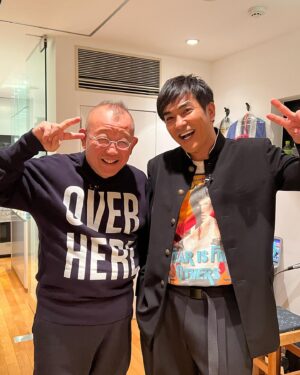 Kazuki Kitamura Instagram - 「無学　鶴の間」。
大阪で笑福亭鶴瓶さんとのトークライブ。初の生配信番組でした。いやぁ凄くいい空間で楽しめました。
その後は美味しいお食事を鶴瓶さんにご馳走して頂き盛り上がりました。でももうちょい呑みたかったかなー😍またよろしくお願いしまーす！
#unext
#笑福亭鶴瓶　さん
#無学鶴の間
#無学の会