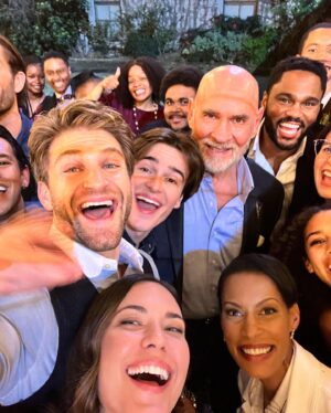 Kearran Giovanni Instagram - Def got some cool mom points for this one 😉 Nice to jump in with this down to earth group. Feels like I’m right at home. @thecwwalker @thecw @jaredpadalecki #keeone @jlpierre @cobybellagram @kaleculleyofficial @odetteannable @reyesashleyreyes @molly7hagan @mitchpileggi @violet_brinson @awfricke