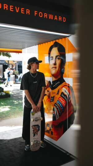 Keegan Palmer Instagram - How an Olympic gold medalist skateboarder enters a F1 garage. 🥇 @keeganpalmer

#McLaren #F1 #AusGP 🇦🇺