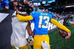 Keenan Allen Instagram - Big as the what?… #10kSlay 👽