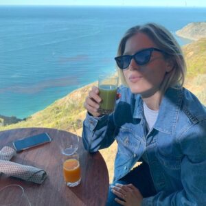 Keenan Kampa Instagram - all I need 🥬🥕🍊🐇