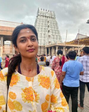 Keerthi Pandian Instagram - The fire in this land burns everything that doesn’t serve your growth! 🔥

#thiruvanamalai #girivalam #fire