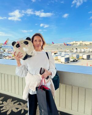 Keiko Nakano Instagram - おはよう❣️ハワイのお土産、最後に空港で良い物を見つけました。一緒に連れて帰ります✈️今日も頑張ろう🙌ぶるちゃんねるは、トークショー⑥長与千種さん重大予想発言‼️見てね〜https://youtu.be/y-whLGiKs9Y?si=1X02KSq26JdzK9YY
