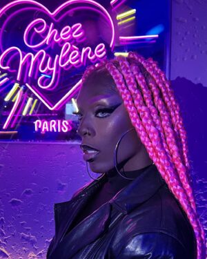 Keiona Instagram - Merci @kam_hugh pour l’accueil @chezmyleneparis 💖✨ 

📸 & 🎥 by @lagrande_dame 💖✨

HAIR BY ME 💖✨ 

(Photos Non retouchées 😌)

#dragracefrance #drag #dragqueen #dragshow #pinkhair #braids #teamkeiona