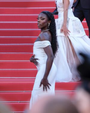 Keiona Instagram - Très fière d’avoir pu faire ma première montée des marches au Festival De Cannes,
 @fentybeauty merci pour ce moment hors du temps 🤍

styling: @liamcdjg 
photo: @abdouladjagbe x @julienthg