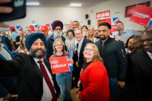 Keir Starmer Instagram - Country before party.

Economic stability. 

NHS waiting times cut. 

Safer streets.

Criminal gangs smashed.

6,500 more teachers.

Great British Energy. 

That's what my Labour government will deliver. Vote for it on Thursday.