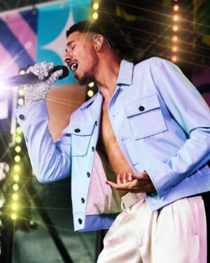 Keiynan Lonsdale Instagram - FIRST LONDON PRIDE 🥹🫂🏳️‍🌈✨🍾🩵🔥

📸 @courtneynp 
Styled by @ugomozie 
Nails @dahouseofphalanges 
🎶 @nikosonthekeys @mattxirofioravanti

[See you for the headline show in 6ix days🪞🐲]