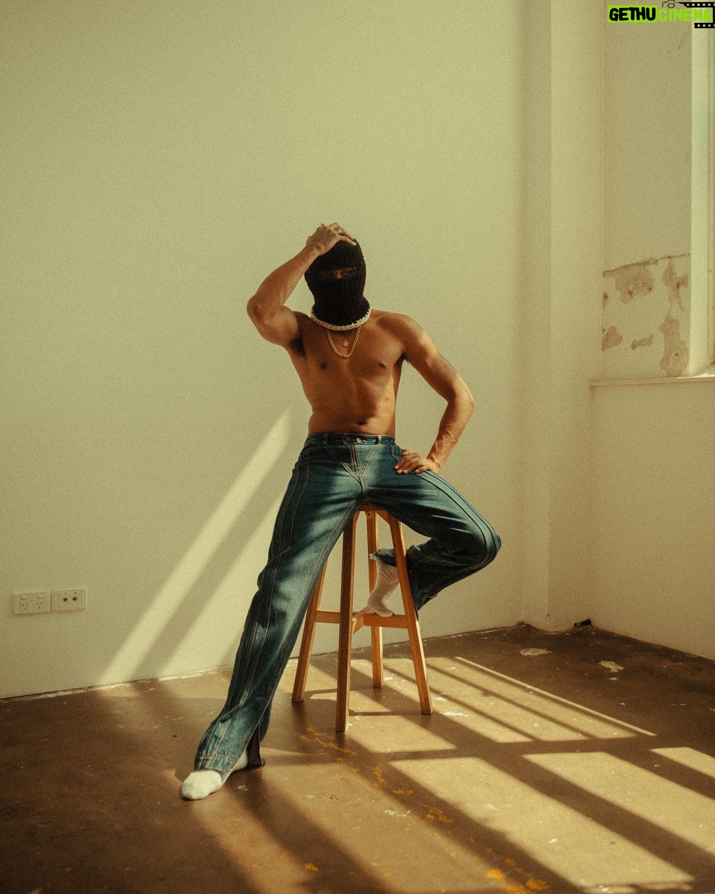 Keiynan Lonsdale - 7.7K Likes - See you tonight @mightyhoopla 🌹
7.05pm Queertopia Stage
Are u ready for me?
📸 @jaredleibowitz