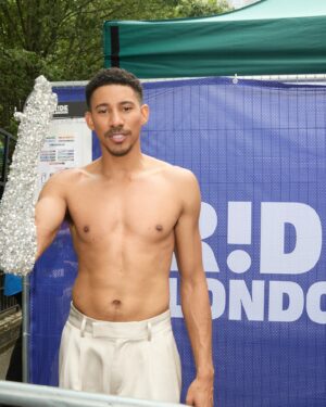 Keiynan Lonsdale Instagram - FIRST LONDON PRIDE 🥹🫂🏳️‍🌈✨🍾🩵🔥

📸 @courtneynp 
Styled by @ugomozie 
Nails @dahouseofphalanges 
🎶 @nikosonthekeys @mattxirofioravanti

[See you for the headline show in 6ix days🪞🐲]