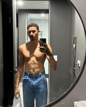 Keiynan Lonsdale Instagram - July 10 see u there
Link in bio
 (slide for some cute pics)