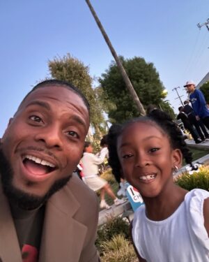 Kel Mitchell Instagram - So proud of my smart baby girl! Wisdom received  A’s  and  B’s all year long on her report cards and stayed on the Honor Roll! She received an award 🥇 for outstanding academics! So proud! 🥹 let’s go Wizzy!! Congratulations you crushed first grade!! Love you so much! It’s party time! 🥳 #kelmitchell #asialeemitchell #wisdommitchell #straightastudent #honorroll