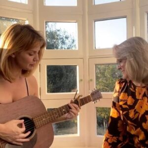 Kelli Garner Instagram - Mama came to town and we had too much fun.