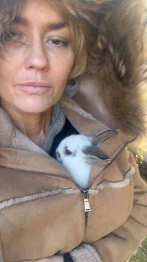 Kelly Carlson Instagram - Name please - She (idk the sex yet) is super sweet and docile. White with sable spots. 🐇
