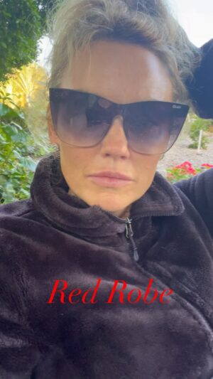 Kelly Carlson Instagram - I did not forget! I’ll pick a name Friday the 16th for Kimber’s red robe.