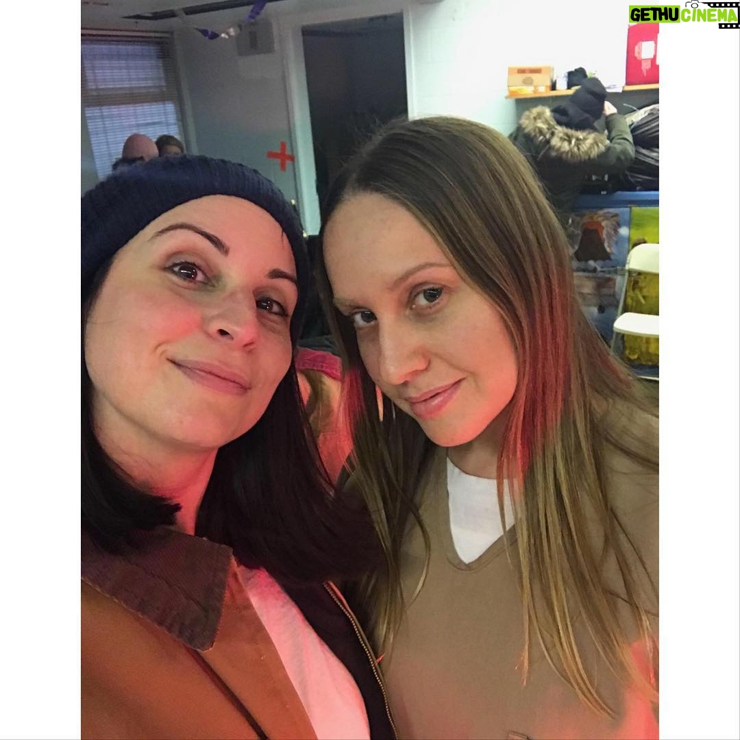 Kelly Karbacz - 2.6K Likes - #BTS of #oitnbseason5 with the lovely @bethdover1 aka #LindaFerguson aka #AmeliaVonBarlow 😜 #OITNB #OrangeIsTheNewBlack #Sankey #Netflix @oitnb @netflix