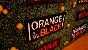 Kelly Karbacz Instagram - 🍊Celebrate with us!! Watch the full video on FB and Twitter 🍊#OITNB #OrangeIsTheNewBlack #oitnbseason5 #premiereparty #orangefamily #KaseySankey #Netflix
