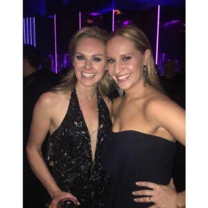 Kelly Karbacz Instagram - #WCW ❤️A lovely surprise at the #SAGAwards #AfterParty was running into my sister for life @laurabellbundy. Love you LBB! Let’s do it again real soon!!❤️ @sagawards