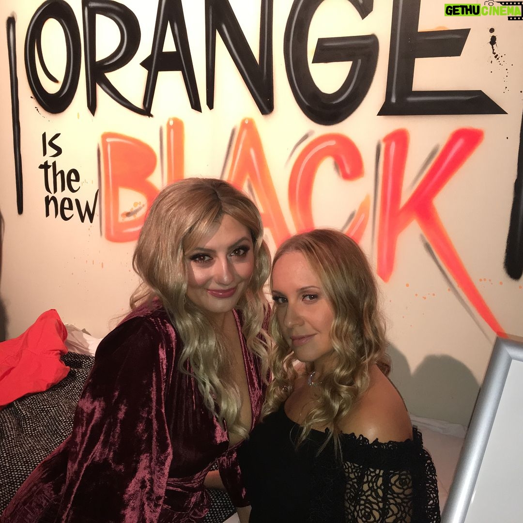Kelly Karbacz - 2K Likes - #AboutLastNight Celebrating with @netflix and my stunning cast mates at the beautiful home of Ted Sarandos for his toast to the nominees. 🍾
#OITNB #SagAwards #TeamOrange @sagawards