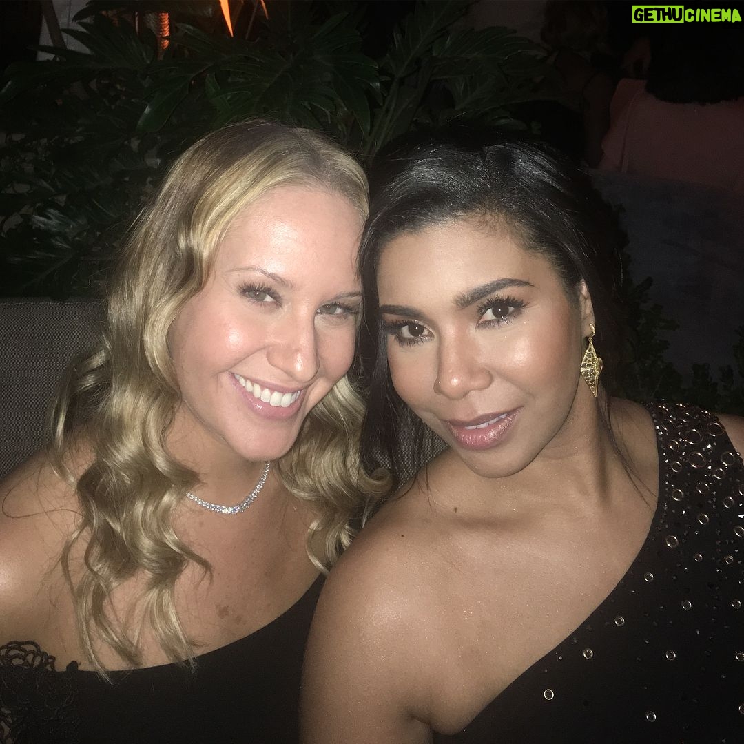 Kelly Karbacz - 2K Likes - #AboutLastNight Celebrating with @netflix and my stunning cast mates at the beautiful home of Ted Sarandos for his toast to the nominees. 🍾
#OITNB #SagAwards #TeamOrange @sagawards