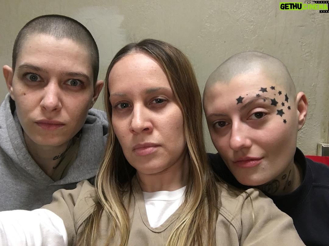 Kelly Karbacz - 3.4K Likes - #BTS #LitchfieldPhotoShoot When #Brandy and #Sankey try to perfect their smizing game, but #Helen is the only one who nails it. 😳😠😏#OITNB #OrangeIsTheNewBlack #oitnbseason5 #orangefamily #LitchfieldBesties #Netflix @oitnb @netflix